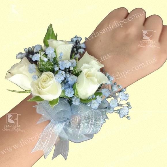 Corsage de Pulso con Minirosas